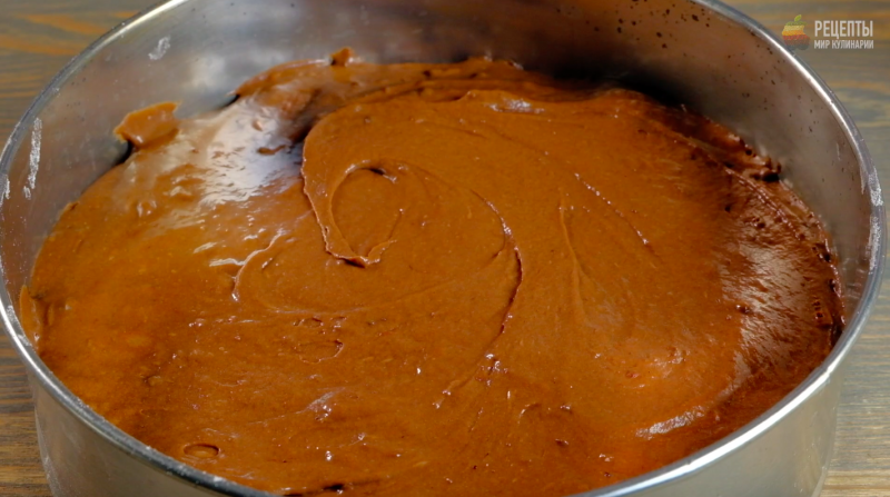 Шоколадный пирог с кокосово-творожными шариками: видео-рецепт