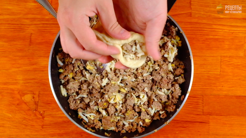 Быстрые пирожки на кефире с мясной начинкой: видео-рецепт