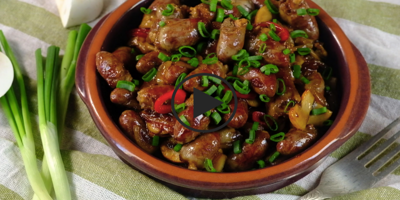 Куриные сердечки с грибами в соевом соусе: видео-рецепт