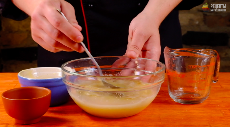 Пампушки с чесноком к супу: видео-рецепт