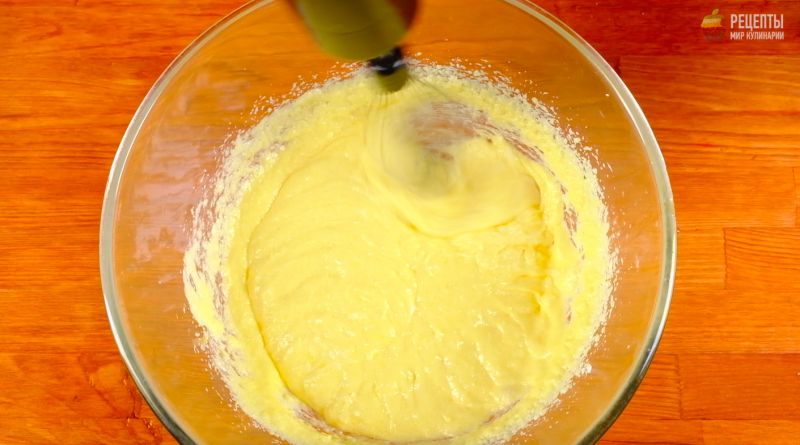 Торт с брусникой и сметанным кремом: видео-рецепт