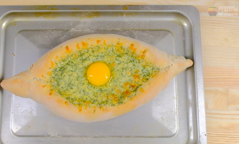 Хачапури по-аджарски с яйцом: видео-рецепт