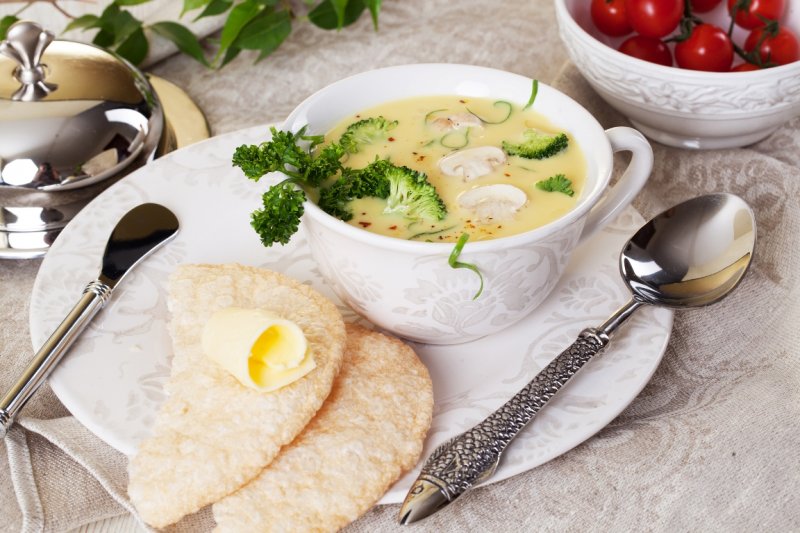 Сырный суп с брокколи и шампиньонами