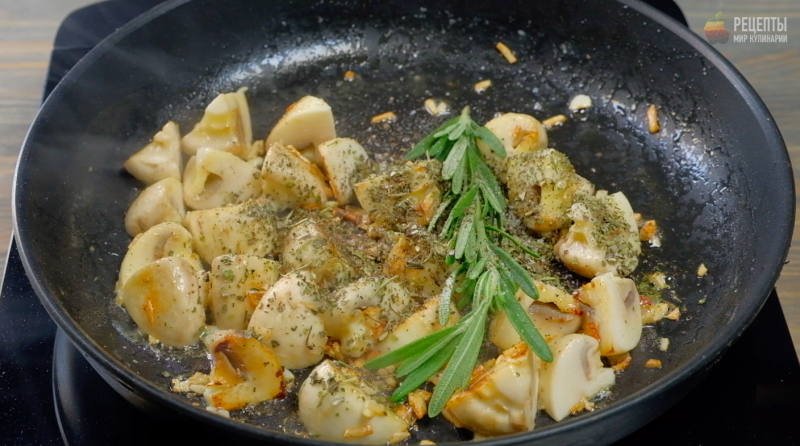 Паста с грибами в сливочном соусе: видео-рецепт