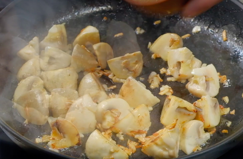 Паста с грибами в сливочном соусе: видео-рецепт