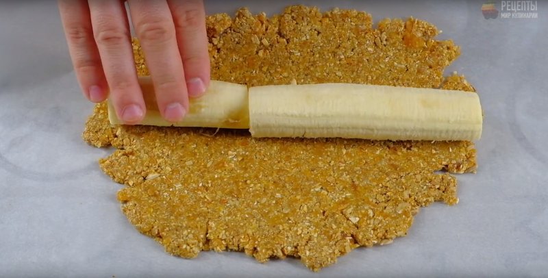 Полезные овсяные роллы с бананом: видео-рецепт
