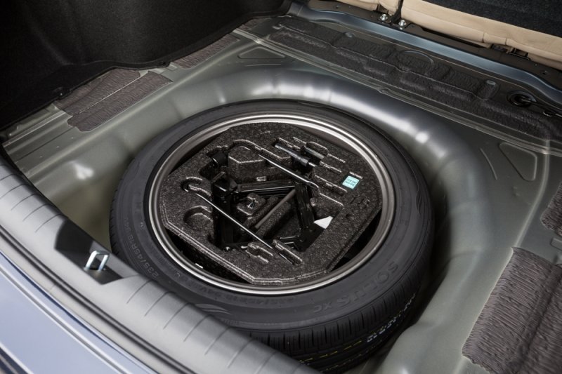 Тест-драйв новой Hyundai Sonata: мнение гаишника и "девушка плюс-сайз"
