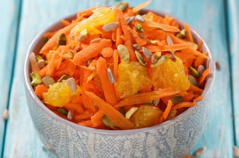 Полезный салат из тыквы, апельсинов и моркови