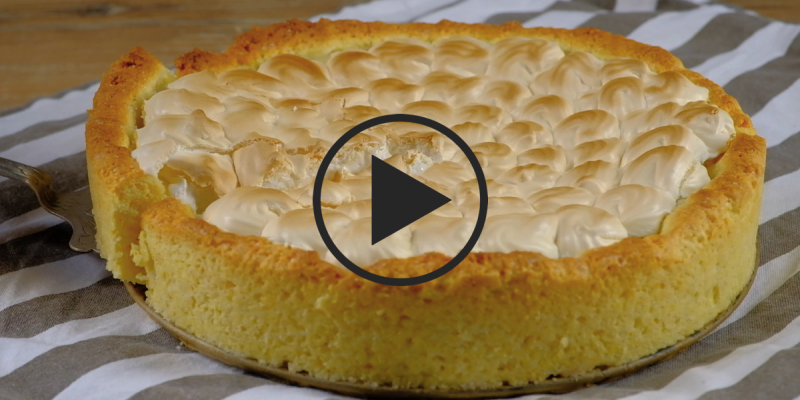 Видео-рецепт: банановый пирог с безе