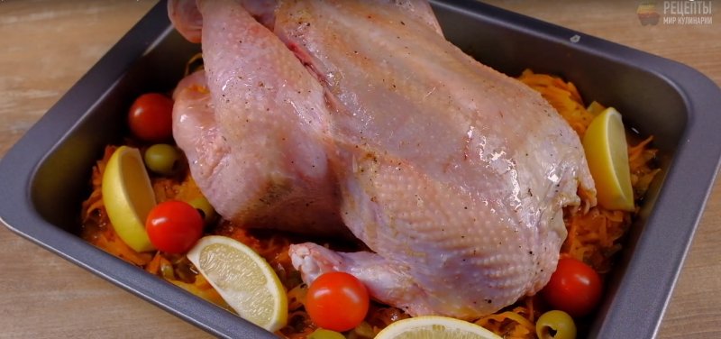 ВИДЕО-РЕЦЕПТ: Цыпленок, запеченный с капустной солянкой