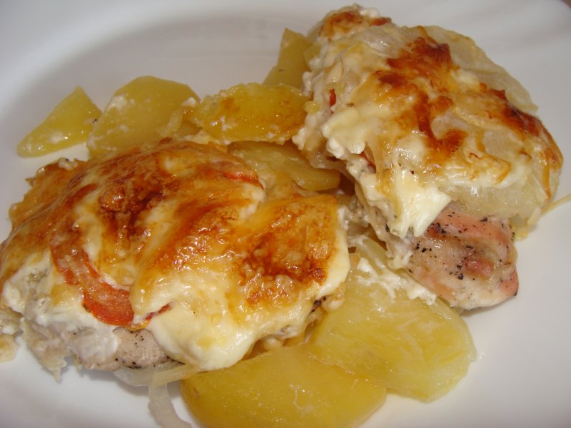 Куриное филе с картофелем и ананасами – идеальный ужин!