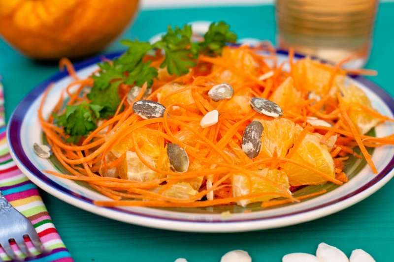 Лёгкий салат из тыквы, апельсинов и моркови