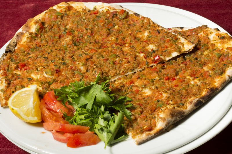 Турецкая пицца - лахмаджун