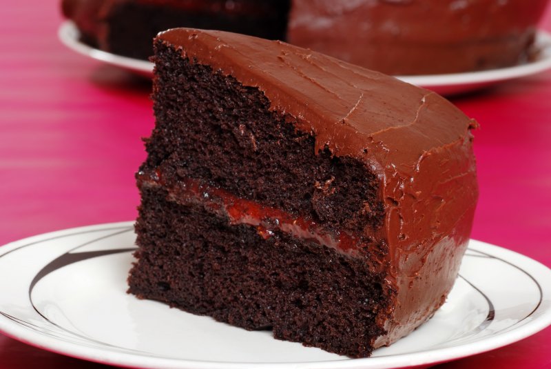 Шоколадный торт с шоколадно-сливочной прослойкой