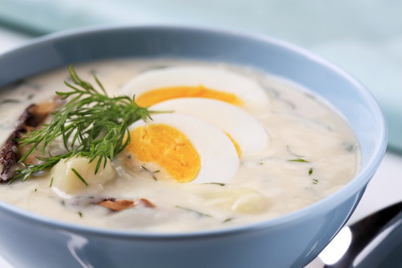Суп со сметаной, грибами и яйцом