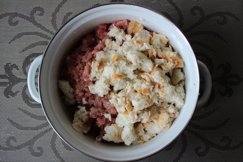 Пошаговый фото-рецепт: Мясные зразы с начинкой из лука и яйца