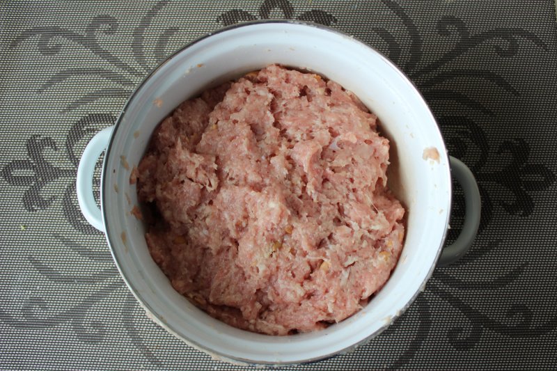 Пошаговый фото-рецепт: Мясные зразы с начинкой из лука и яйца