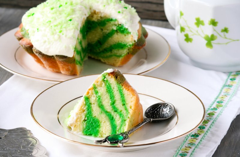 Зеленый мраморный торт