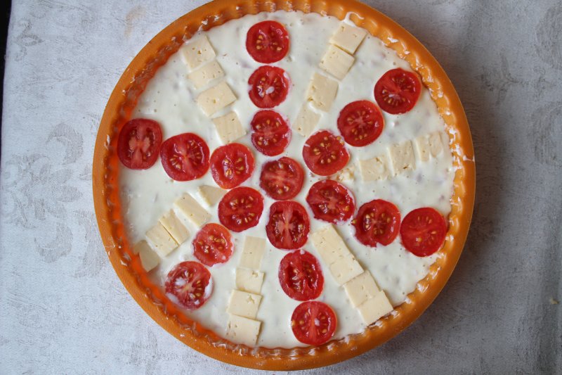 Пышный пирог с ветчиной, помидорами черри и сыром: gошаговый фото рецепт