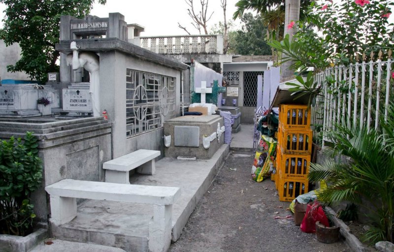 В царстве мертвых: почему на Филиппинах люди живут на кладбищах