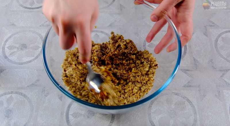 Видео-рецепт: Диетический яблочный пирог без муки, масла и яиц
