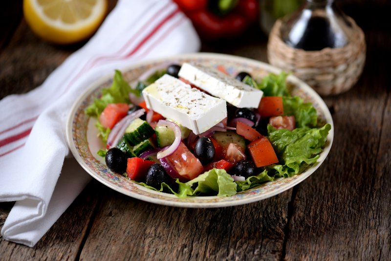 Греческий салат с фетаксой