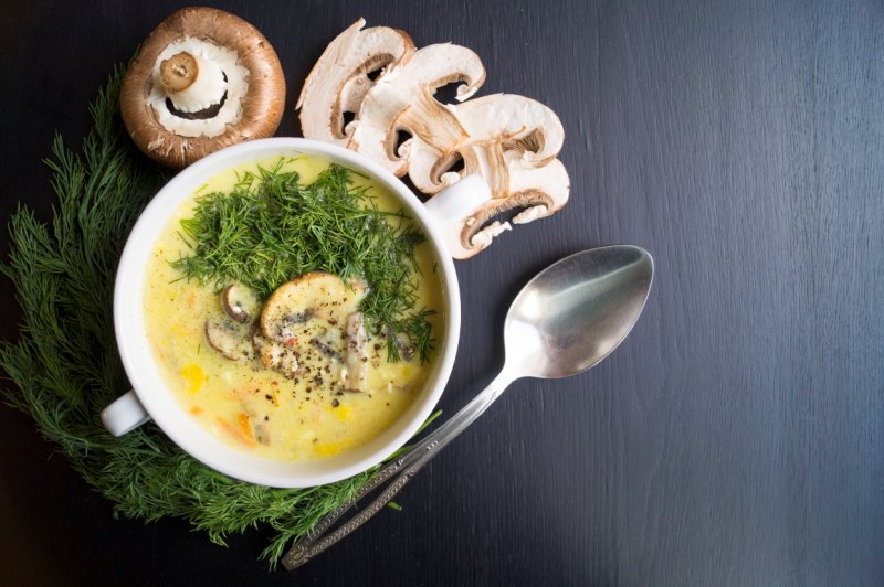 Домашний сырный суп с грибами