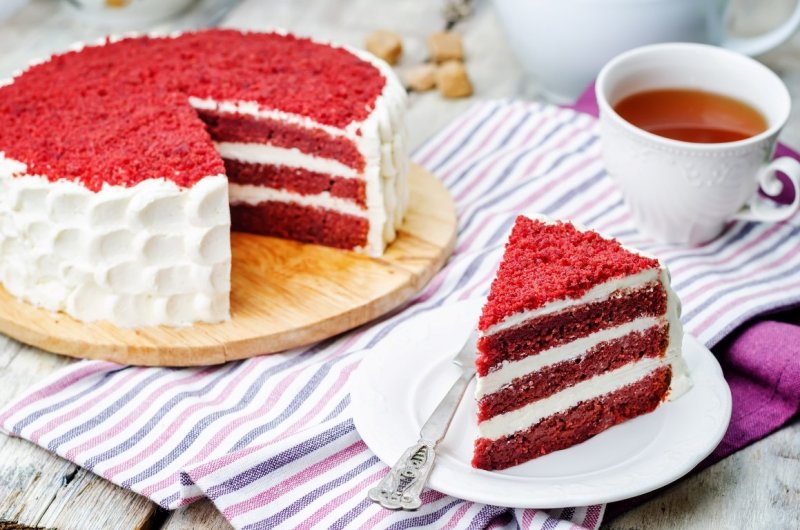 Изумительно красивый торт «Красный бархат»