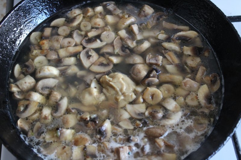 Курочка с грибами в горчично-сливочном соусе: пошаговый фото рецепт