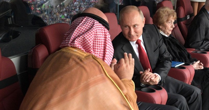 Песков оправдал жесты Путина в адрес саудовского принца (ВИДЕО)