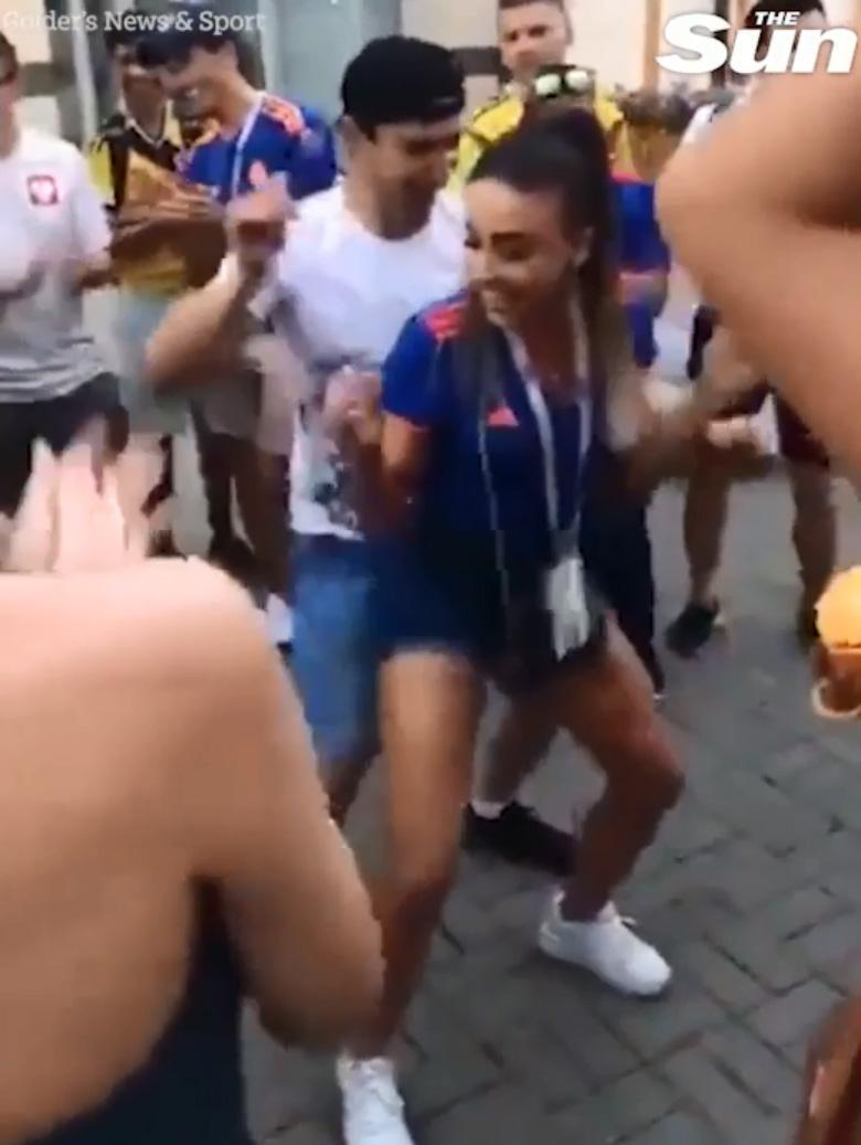 Болельщицу из Колумбии устыдили за «развратный» танец с россиянином