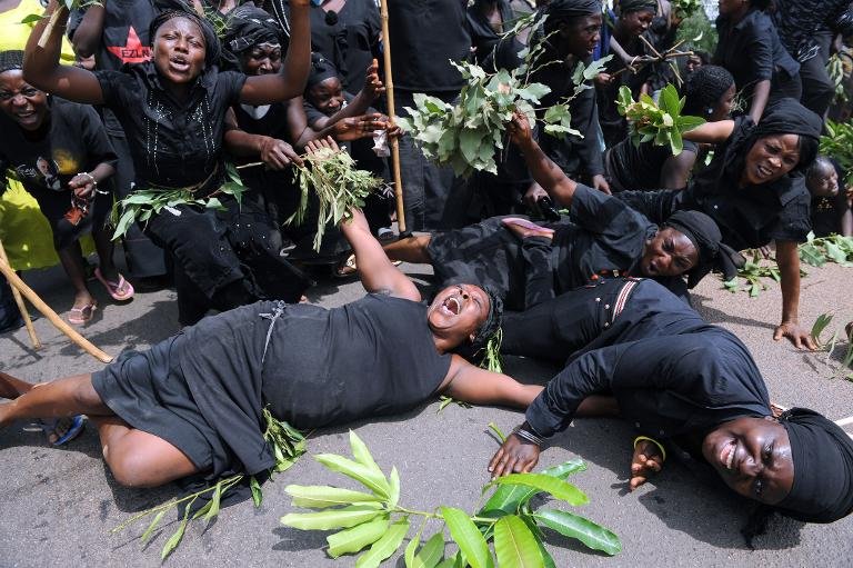 Верю! Зачем в Гане на похороны приглашают профессиональных плакальщиц
