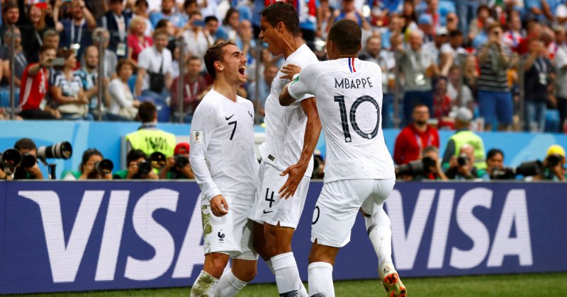 Сборная Франции обыграла Уругвай и стала первым полуфиналистом ЧМ-2018