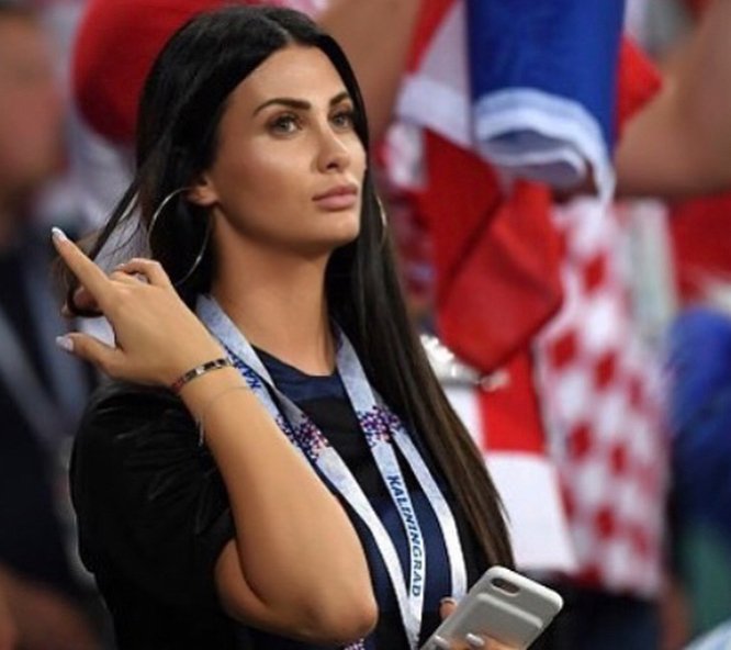 Как выглядит жена скандального хорватского защитника Виды (17 ФОТО)