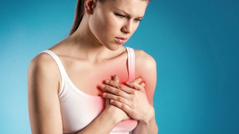 Боль в спине и другие ранние симптомы рака груди, которые легко пропустить
