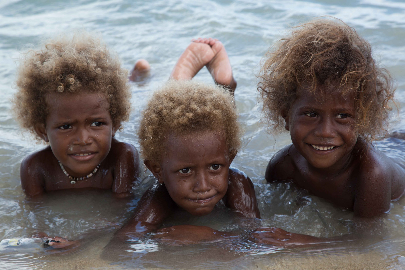 Как зовут темнокожих. Меланезийцы с Соломоновых островов. Меланезийская раса австралоидная. Жители Меланезии Соломоновы острова. Папуасы Соломоновых островов.