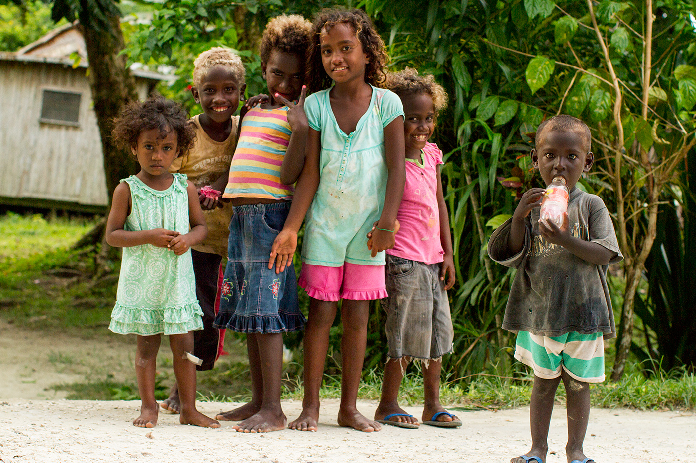 Австралия раса. Жители Меланезии Соломоновы острова. Меланезийцы с Соломоновых островов. Народ меланезийцы. Народы Меланезии.