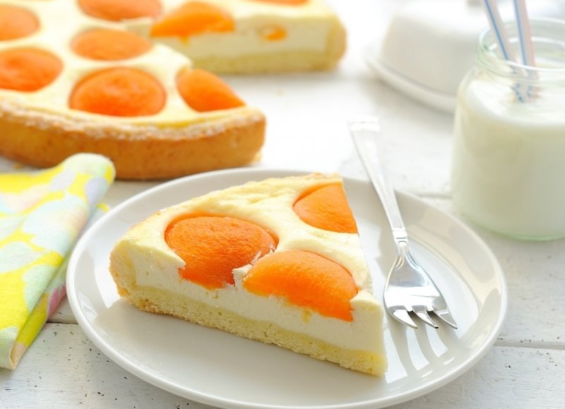 Изумительно вкусный пирог с творогом и абрикосами