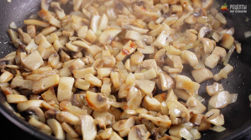Картофельная запеканка с говяжьим языком и грибами: видео-рецепт