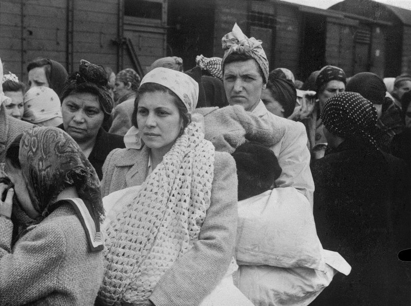 Ангелы освенцима. Фотоальбом Аушвиц Освенцим. Еврейские женщины лагерь Аушвиц. Еврейские женщины в концлагерях.