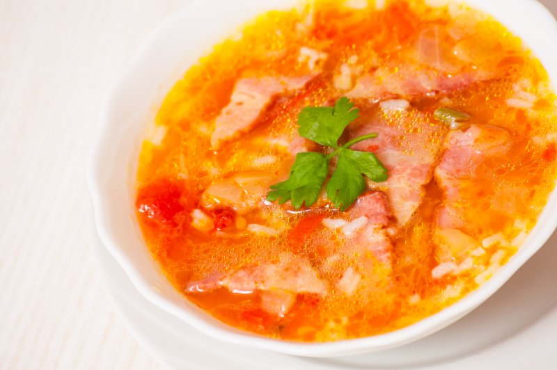 Овощной суп с ветчиной и рисом
