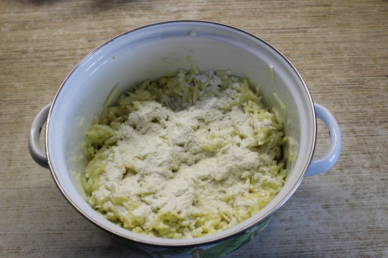 Кабачковый торт c овощной начинкой и сыром: пошаговый фото рецепт