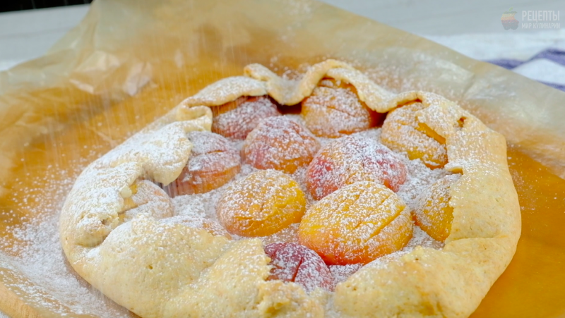 Пирог с абрикосами на сметанном тесте: видео-рецепт