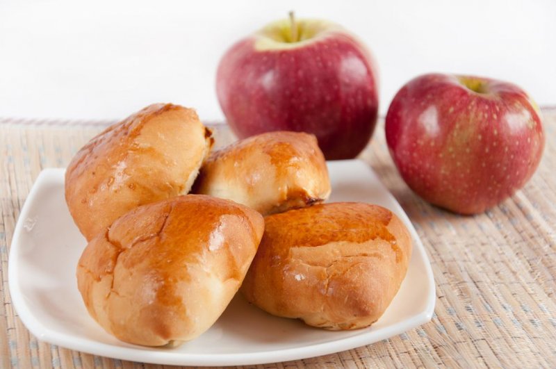 Домашние пирожки с яблоками