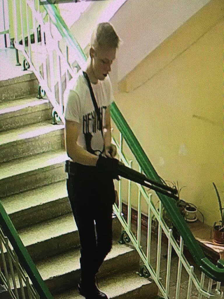 Студент с бомбой и ружьем. Что известно о массовом убийстве в Керчи