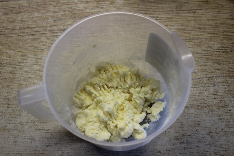 Праздничное пирожное "Корзиночка" с белковым кремом: пошаговый фото рецепт