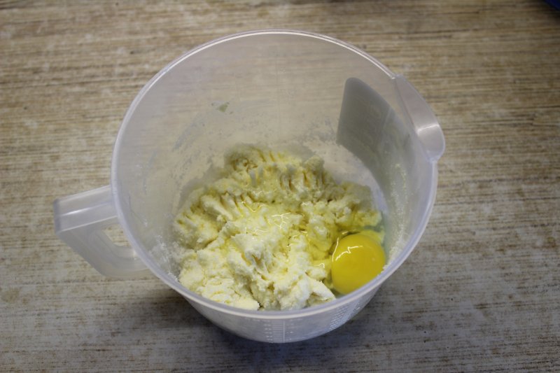 Праздничное пирожное "Корзиночка" с белковым кремом: пошаговый фото рецепт