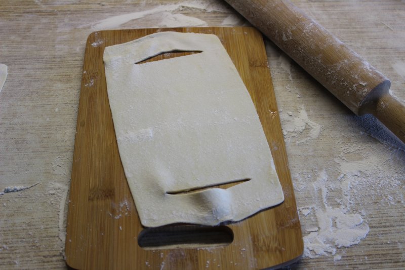 Лодочки из слоеного теста с мясной начинкой: пошаговый фото рецепт