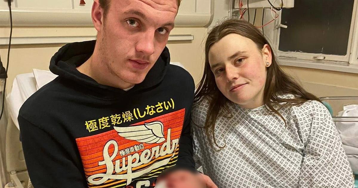 18-летняя официантка не подозревала о беременности и родила в туалете