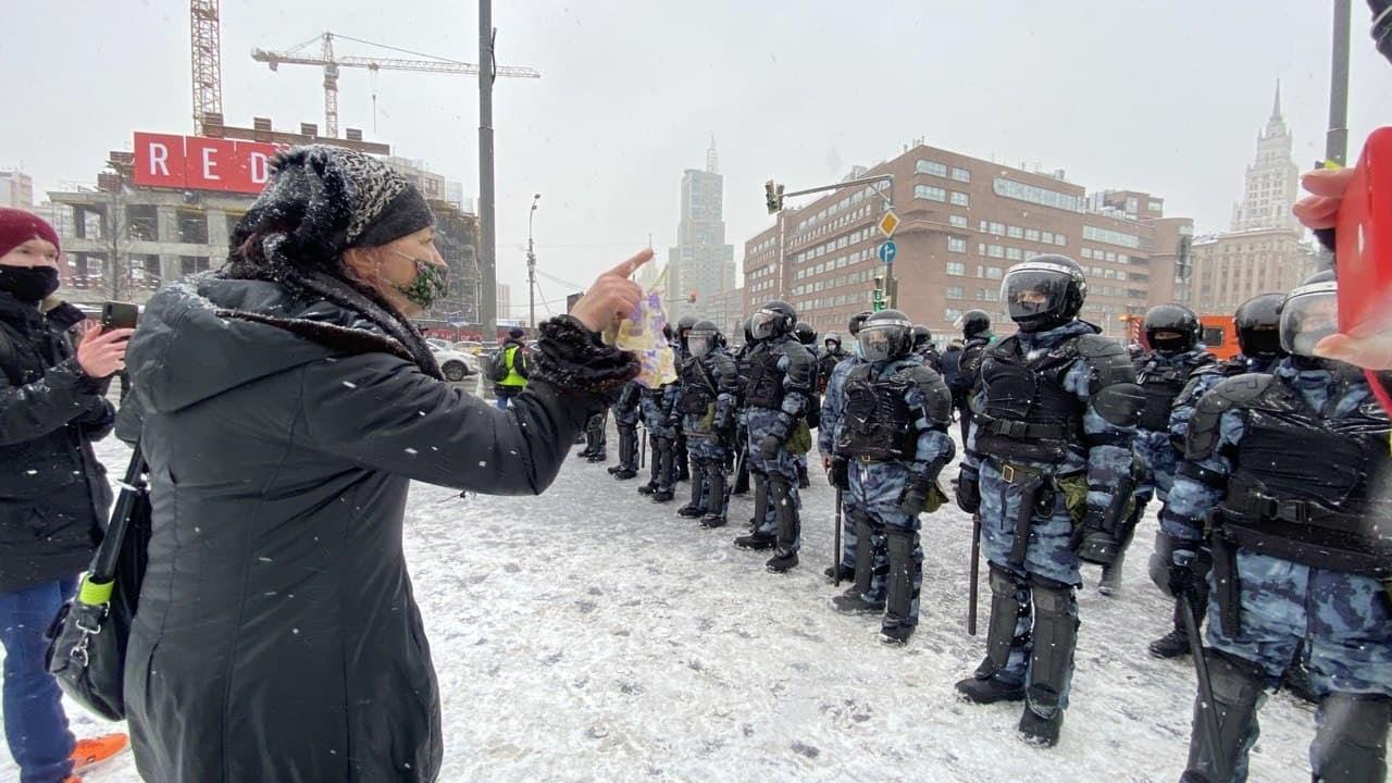 «Вы же служите ворам!». Как прошли новые протесты в Москве